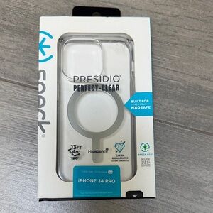 Speck Presidio Clear Case for iPhone 14 Pro